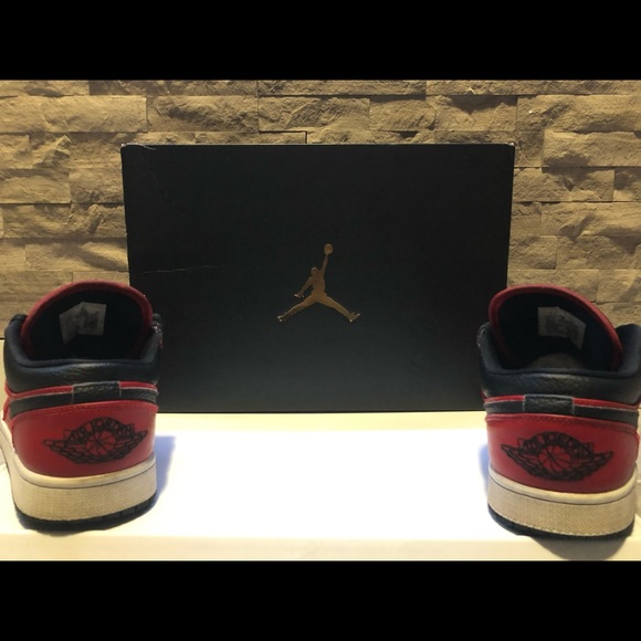 Nike Air Jordan Retro 1 LOW Reverse Bred Pebbled Swoosh
2021 - Picture 2 of 5